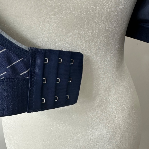 Active Essentials by Tchibo Blue Sport Bra 38D - Picture 5 of 6